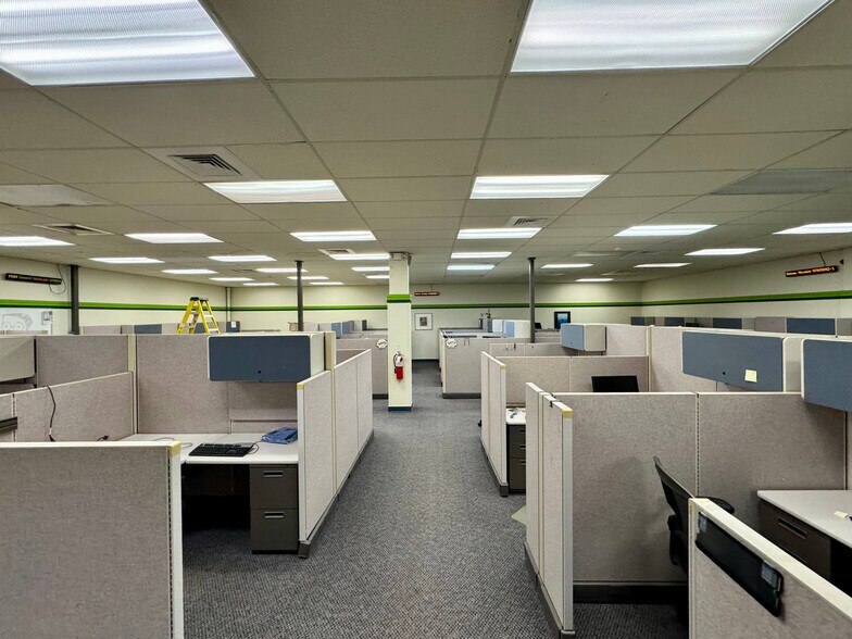 More Photos Of 112 6th St, Bristol Telecom Hotel Data Hosting For Sale