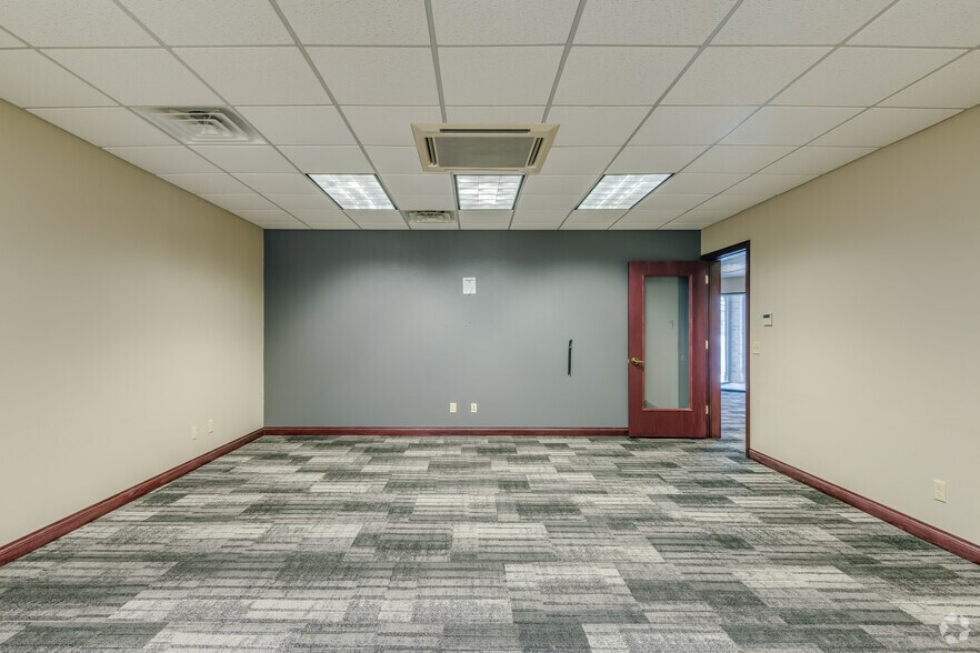 More Photos Of 119 N McCarthy Rd, Appleton Office For Lease