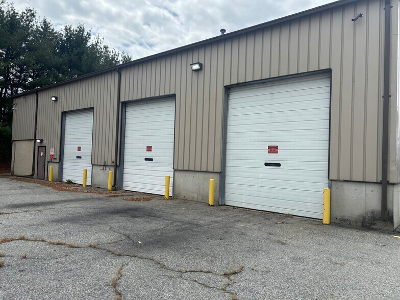 More Photos Of 55 Industrial Rd, Cumberland Truck Terminal For Lease