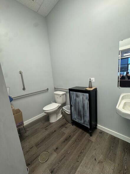 More Photos Of 4579-4589 Route 71, Oswego Storefront Retail Office For Lease