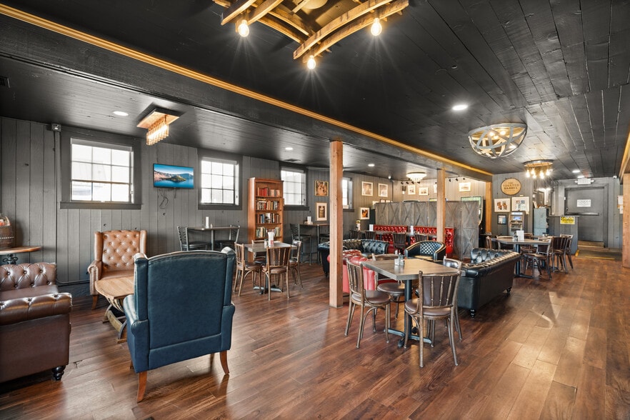 More Photos Of The Toasted Barrel, Grants Pass Restaurant For Sale