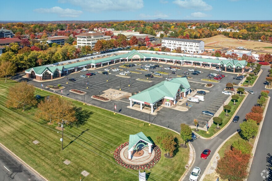 More Photos Of 20921 Davenport Dr, Sterling General Retail For Lease