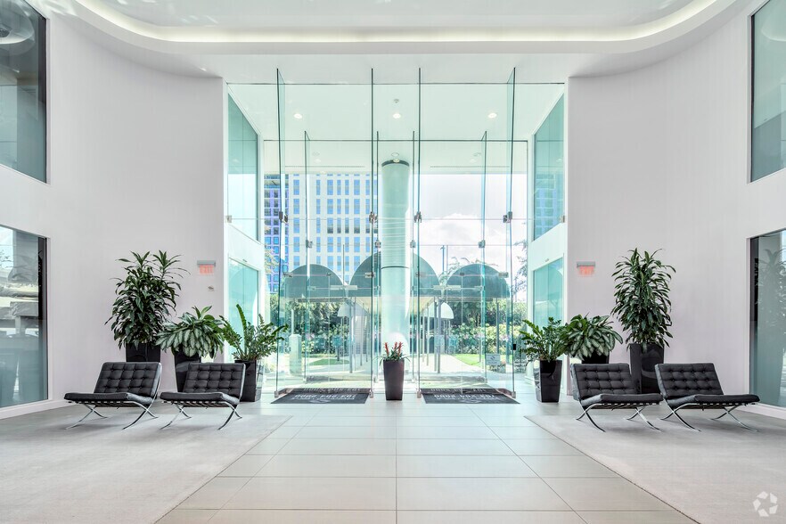 More Photos Of 8609 Westwood Center Dr, Vienna Unknown For Lease