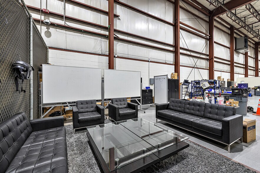 More Photos Of 4333-4335 W Fort St, Detroit Distribution For Lease