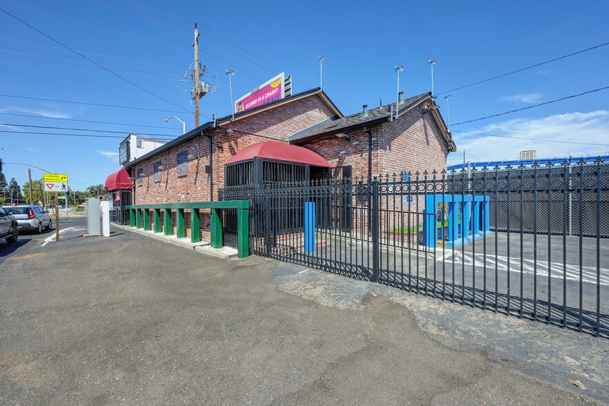 More Photos Of 7800 Fair Oaks Blvd, Fair Oaks Freestanding For Sale