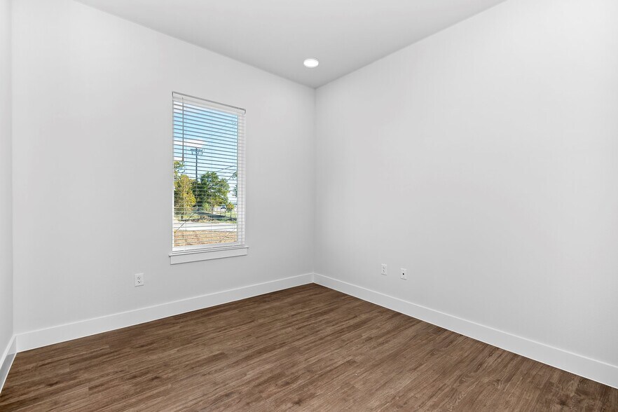 More Photos Of 3835 County Road 175, Round Rock Office For Sale