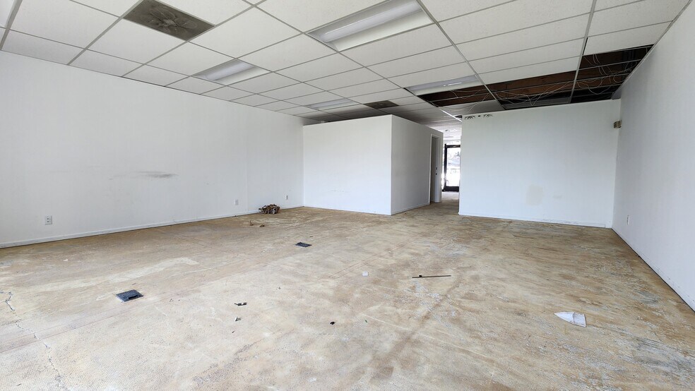 More Photos Of 9795 Cabrini Dr, Burbank Loft Creative Space For Lease