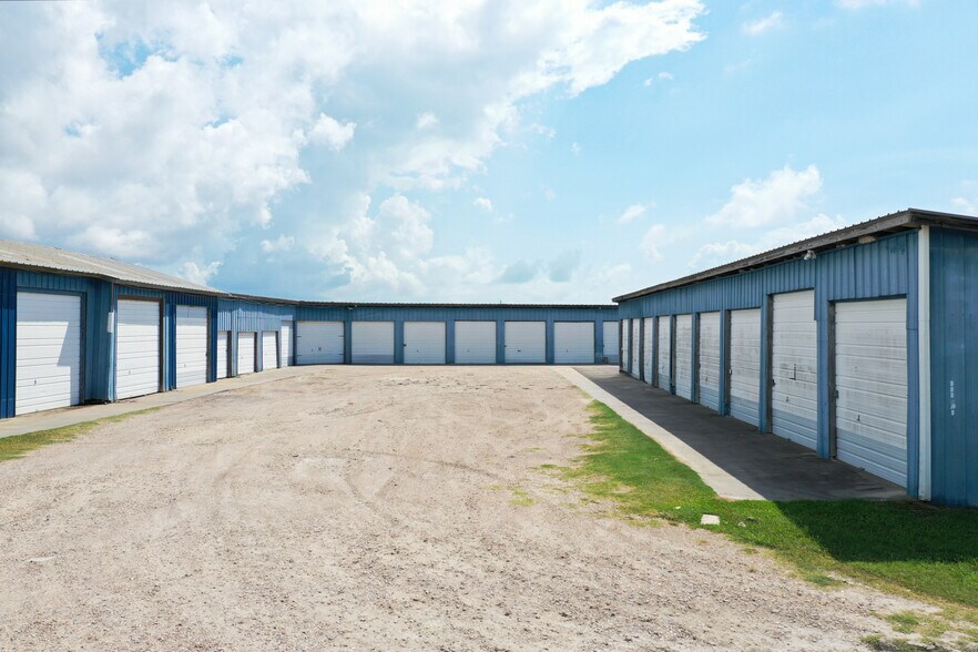 More Photos Of 4820 Pean St, Galveston Warehouse For Sale