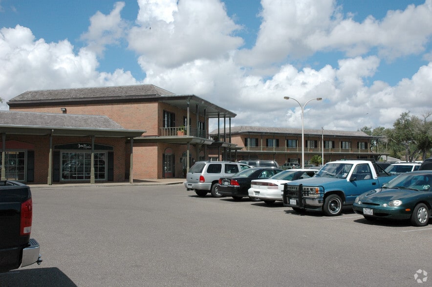 More Photos Of 3815-3853 Alameda, Corpus Christi Unknown For Lease