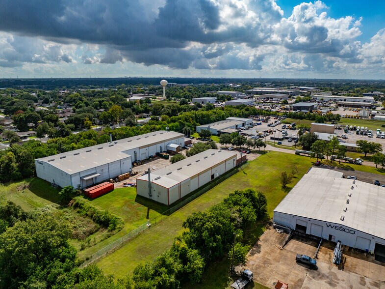 More Photos Of 1109 Howard St, Deer Park Manufacturing For Lease