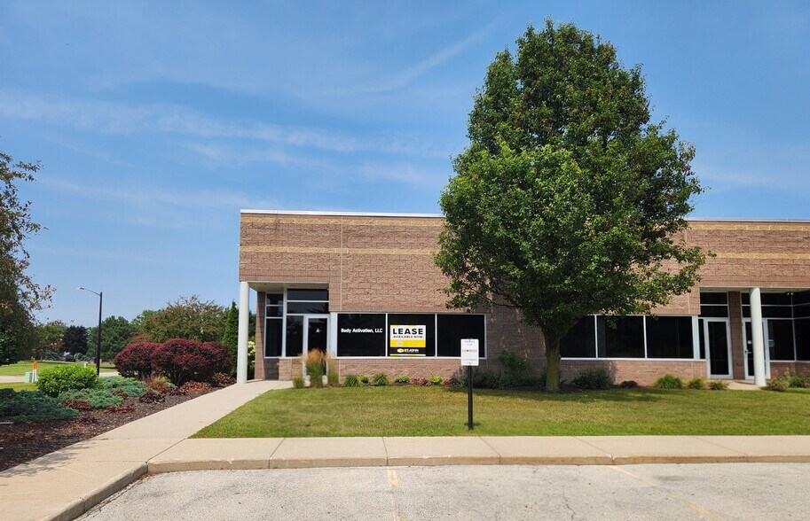 Primary Photo Of 10520 N Baehr Rd, Mequon Light Manufacturing For Lease