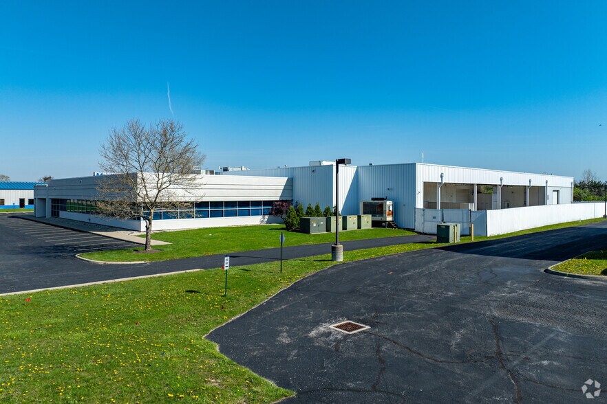 Primary Photo Of 7950 Corporate Blvd, Plain City Light Manufacturing For Sale