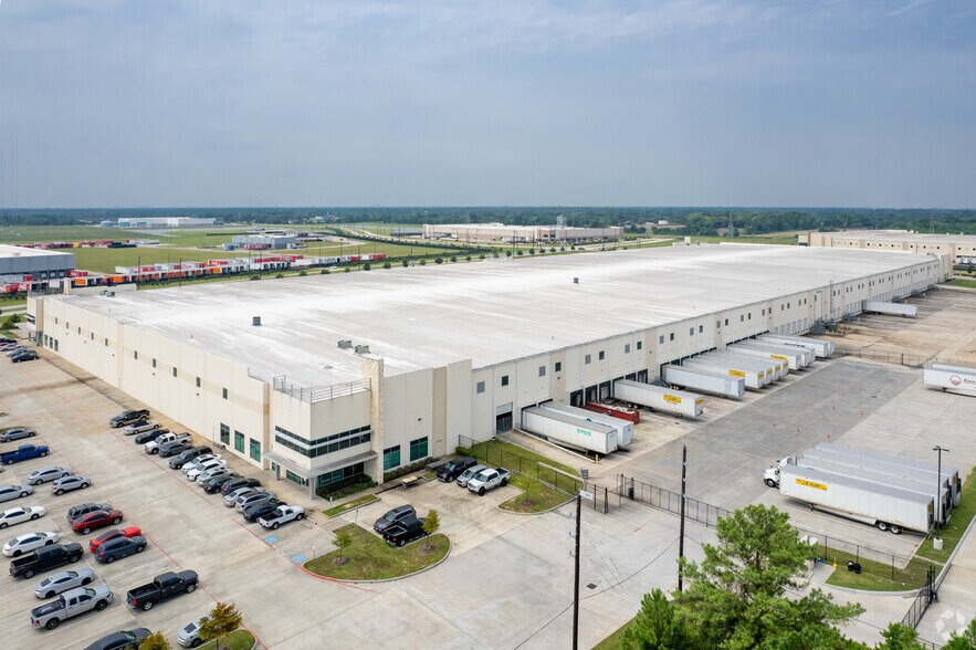 More Photos Of 600 Fallbrook Dr, Houston Distribution For Lease