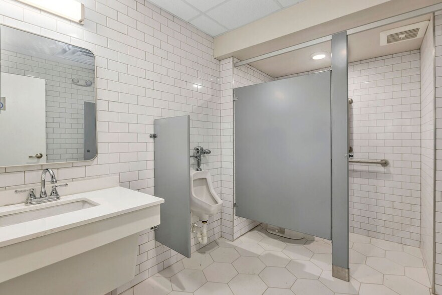 More Photos Of 2330 Victory Pky, Cincinnati Office Residential For Lease