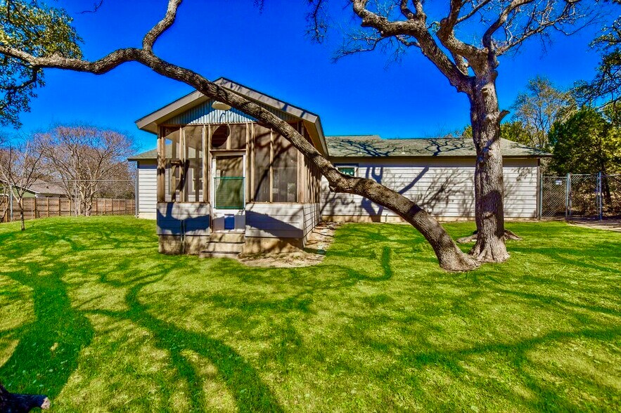 More Photos Of 16001 Awalt Dr, Austin Office For Sale