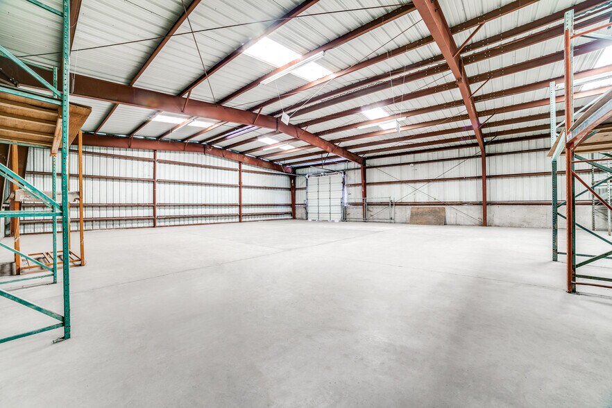 More Photos Of 6301 Mcpherson Rd, Laredo Distribution For Sale