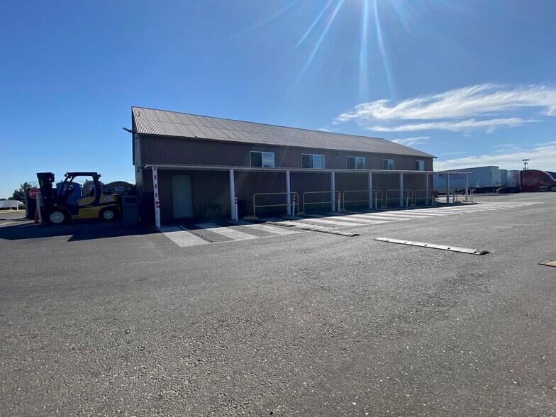 Primary Photo Of 1611 S Airport Way, Stockton Specialty For Lease