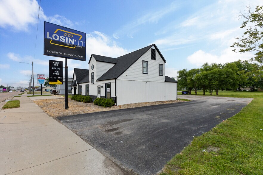 More Photos Of 904 W Union Ave, Litchfield Office For Sale