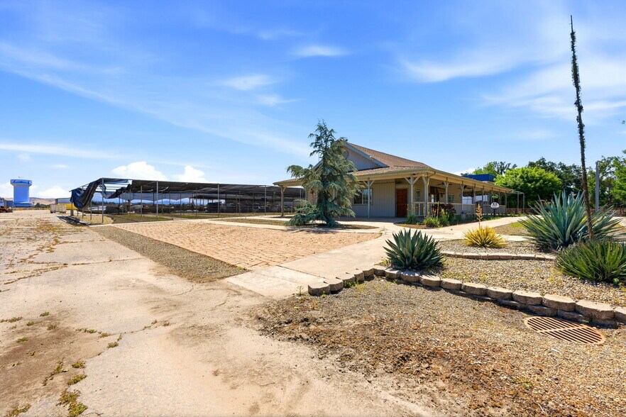 More Photos Of 1260 Buttonwillow Ave, Reedley Warehouse For Sale