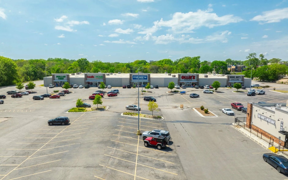 More Photos Of 501 SE Washington Blvd, Bartlesville Storefront For Sale