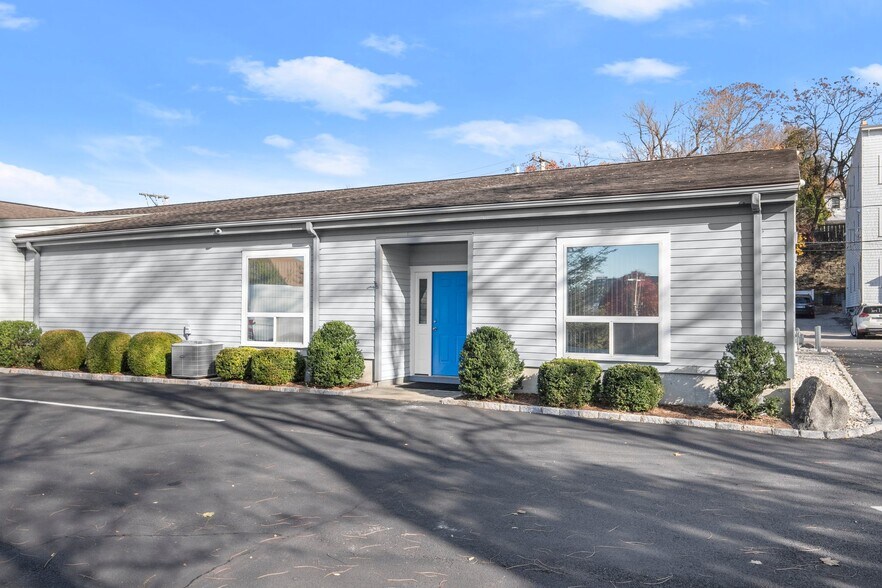 More Photos Of 6 Oak St W, Greenwich Office For Lease