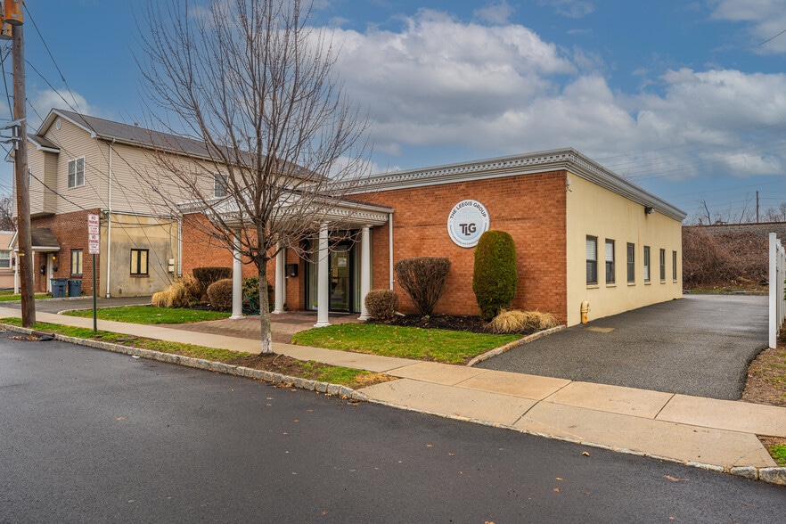 More Photos Of 277 W Clay Ave, Roselle Park Office For Sale
