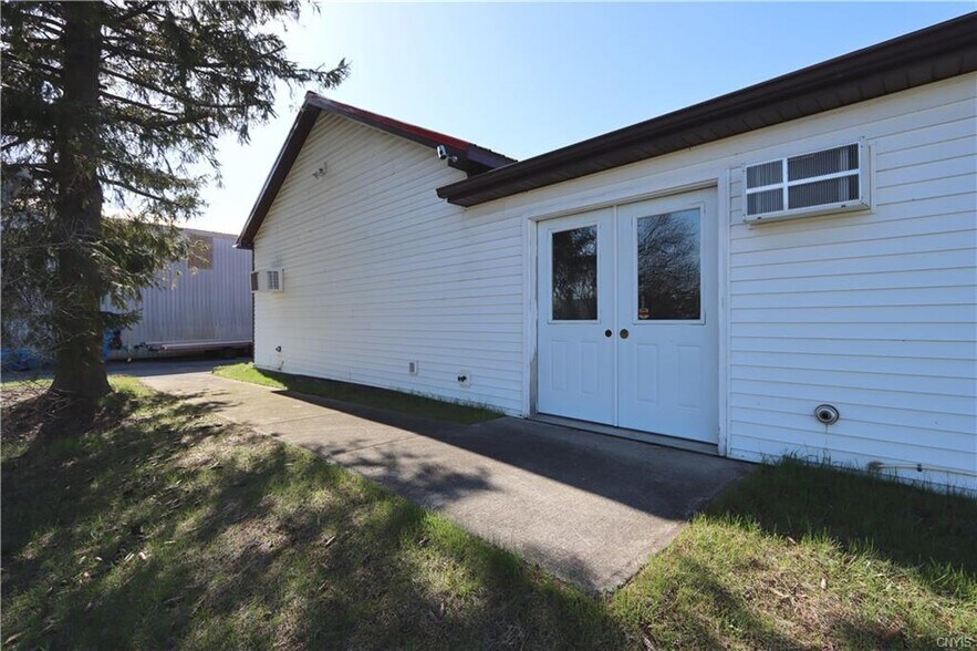 More Photos Of 43748/43752 NY-12 Rt, Alexandria Bay Freestanding For Sale