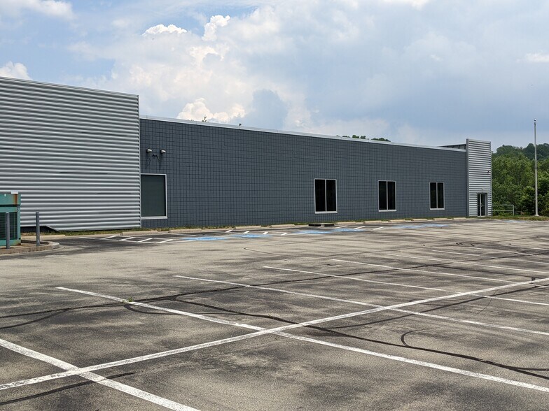 More Photos Of 801 Presque Isle Dr, Plum Warehouse For Lease