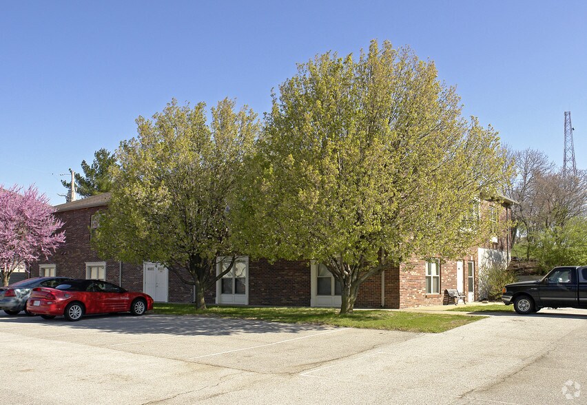 More Photos Of 1821 Sherman Dr, Saint Charles Medical For Lease