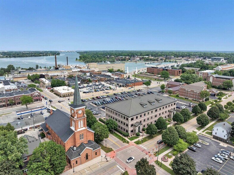 More Photos Of 325 Reid St, De Pere Office For Lease
