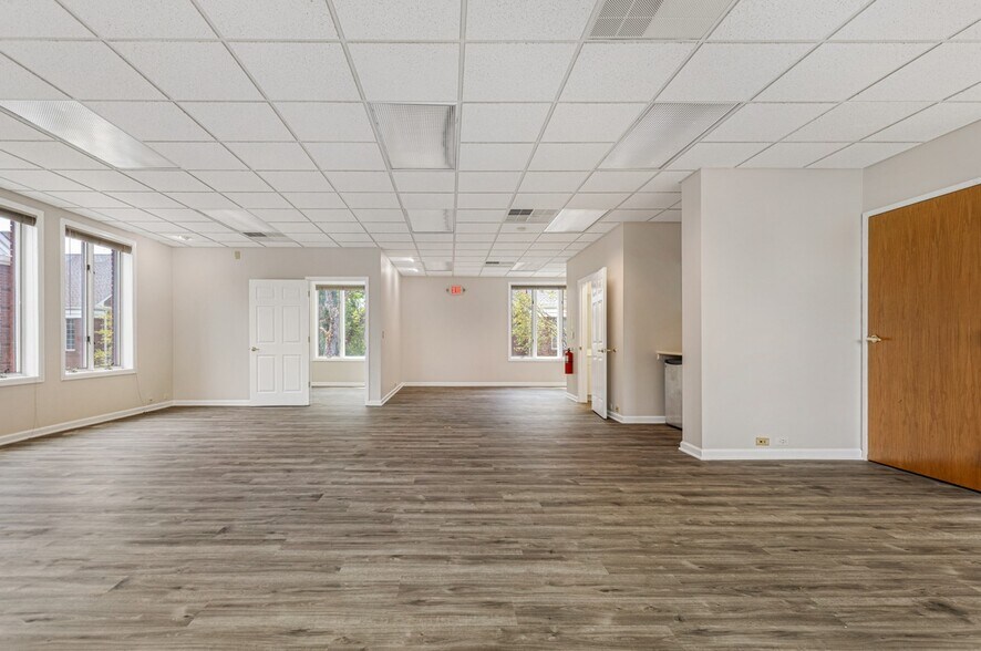 More Photos Of 821-824 Courtyard Dr, Hillsborough Office For Lease