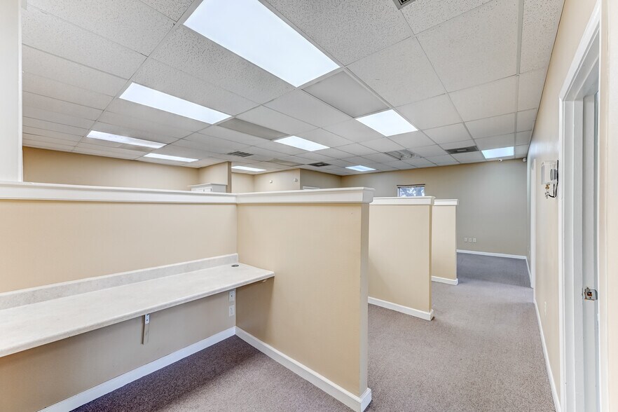 More Photos Of 14741 Pebble Bend Dr, Houston Loft Creative Space For Lease