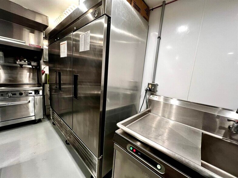 More Photos Of 307 Main St, Hollandale Restaurant For Sale