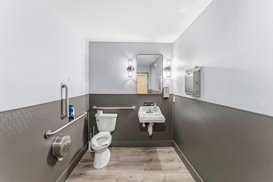 More Photos Of 13 Fort Hill Rd, Groton Storefront Retail Residential For Sale