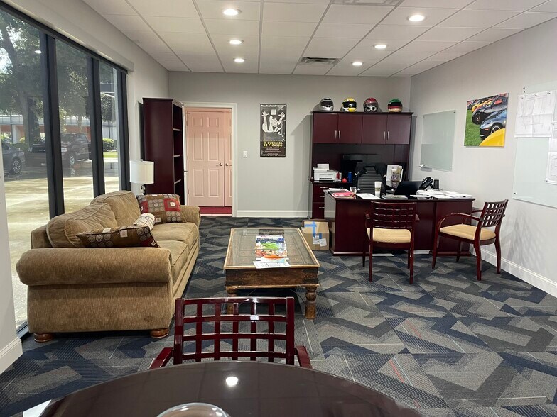 More Photos Of 278 Semoran Commerce Pl, Apopka Warehouse For Lease