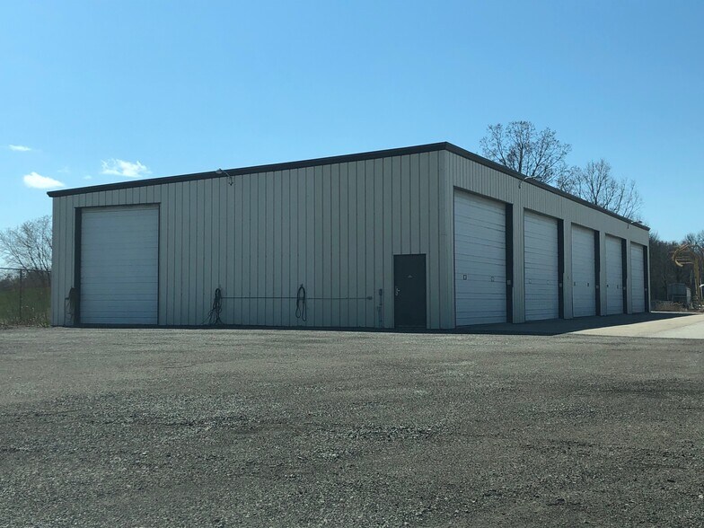 More Photos Of 1103 S Lynndale Dr, Appleton Light Manufacturing For Lease