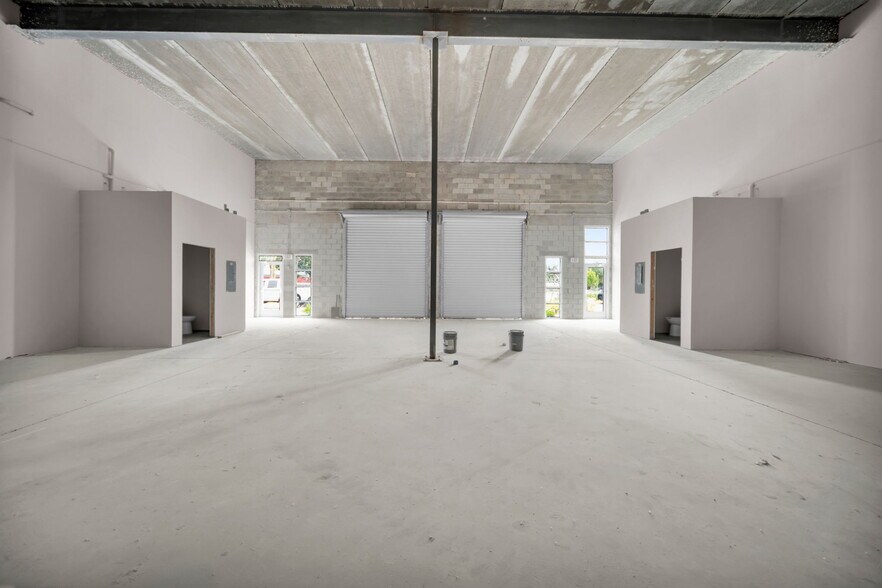 More Photos Of 1913 NE 10th Ter, Cape Coral Flex For Lease