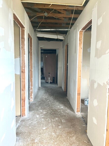 More Photos Of 1709-1713 E 7th St, Atlantic General Retail For Sale