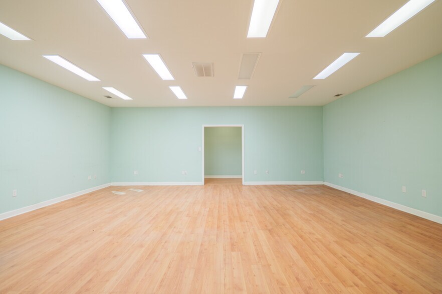 More Photos Of 450 W Highway 64, Lakeland Warehouse For Lease