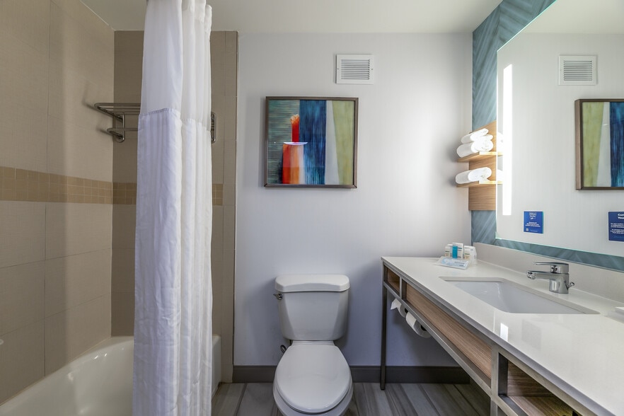 More Photos Of 4400 North Fwy, Fort Worth Hotel For Sale
