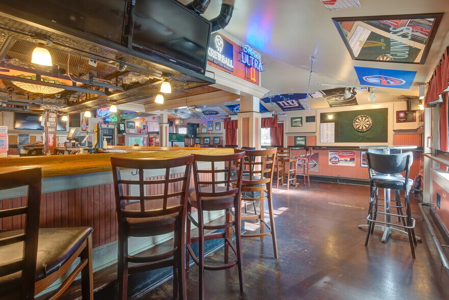 More Photos Of 83 Pulaski Rd, Kings Park Bar For Sale