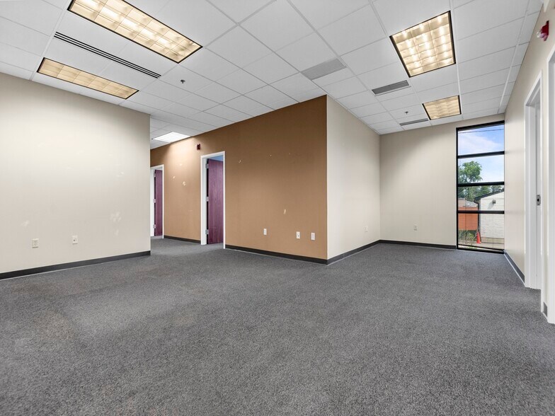 More Photos Of 174 Clarkson Rd, Ballwin Office For Sale