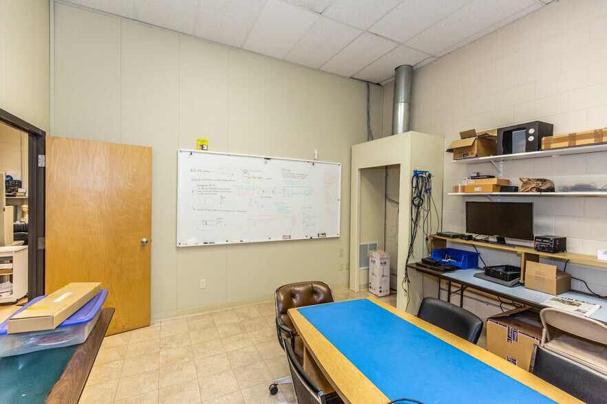 More Photos Of 37 Lark Industrial Pky, Greenville Warehouse For Sale