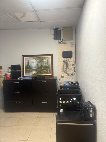 More Photos Of 828 Pembroke Rd, Hallandale Unknown For Lease