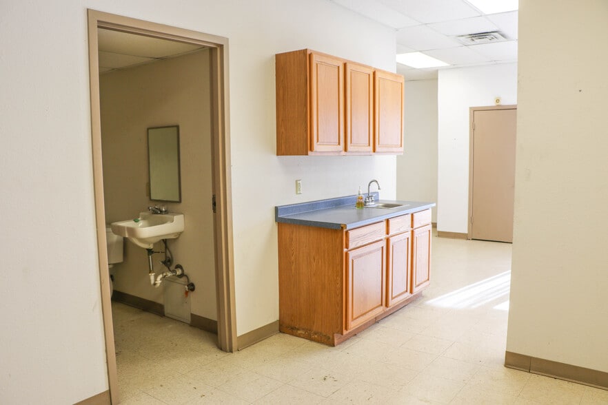 More Photos Of 3910 N Frisco Rd, Sherman Warehouse For Lease