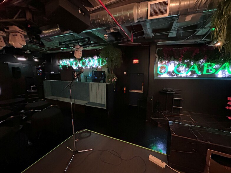 More Photos Of 2016 Main St, Houston Apartments For Sale