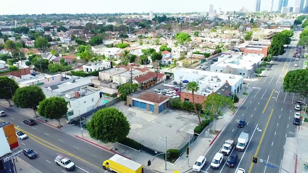 Primary Photo Of 401 S Robertson Blvd, Beverly Hills Service Station For Sale