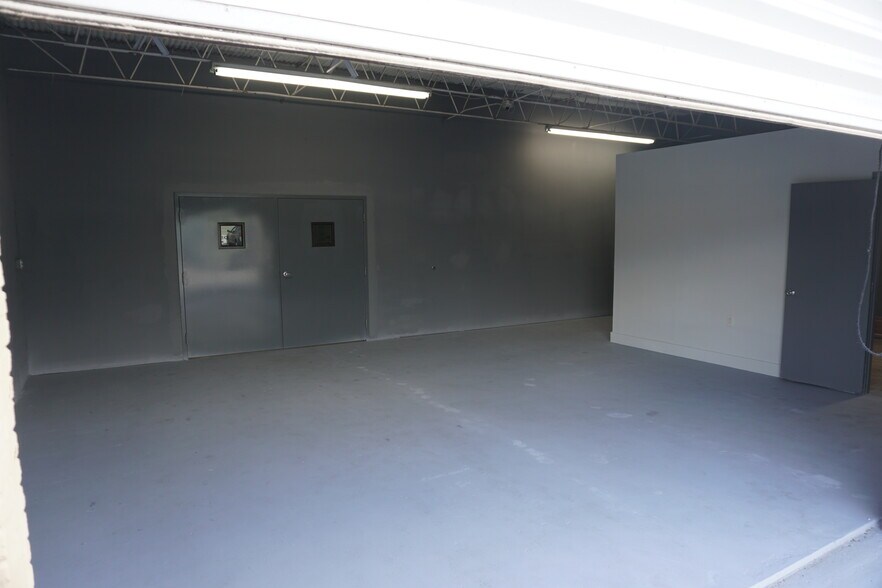 More Photos Of 1044 NE 44th St, Oakland Park Industrial For Sale