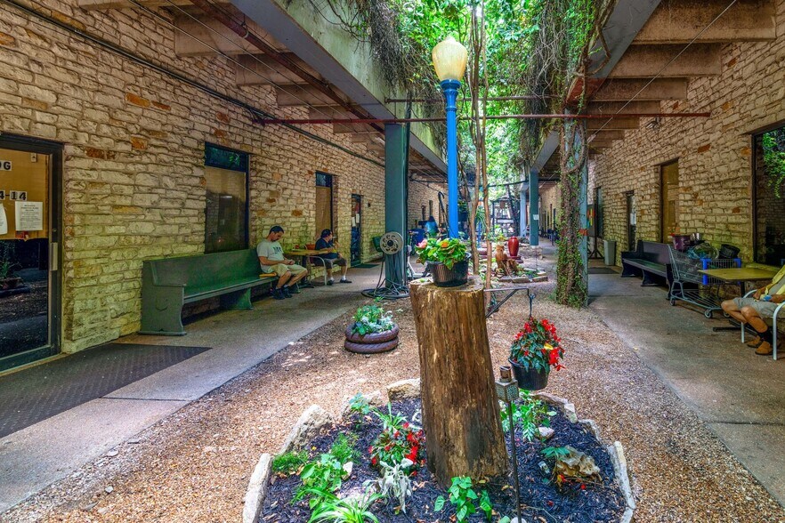 More Photos Of 2101 E Ben White Blvd, Austin Shelter For Sale