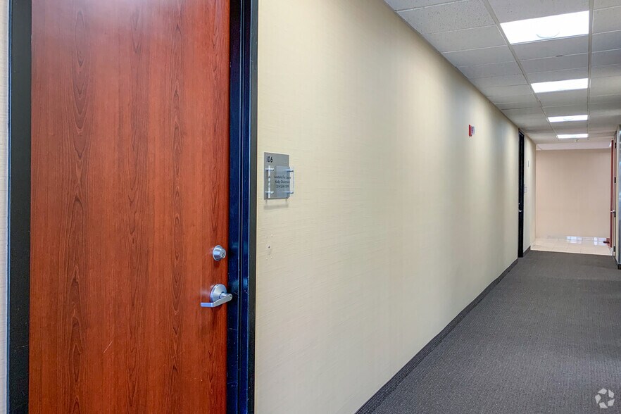 More Photos Of 11498 Luna Rd, Farmers Branch Unknown For Lease